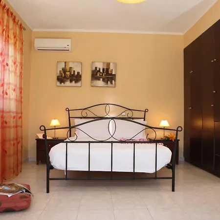 Charming In Lefkada With Private Pool וילה